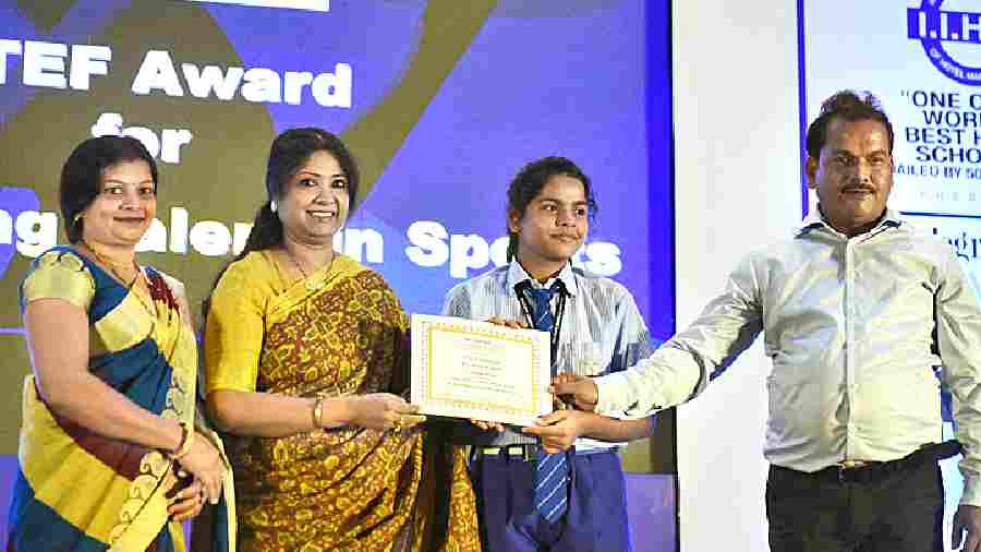 Ragini Tiwari who received the certificate of merit for TTEF award for Outstanding Talent in Sports