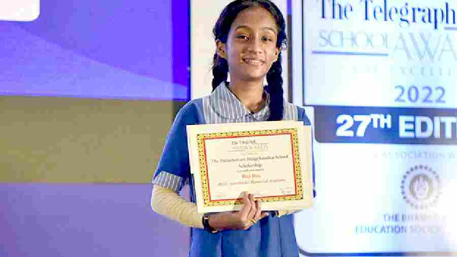 Roji Das who received The Purushottam Bhagchandka School Scholarship