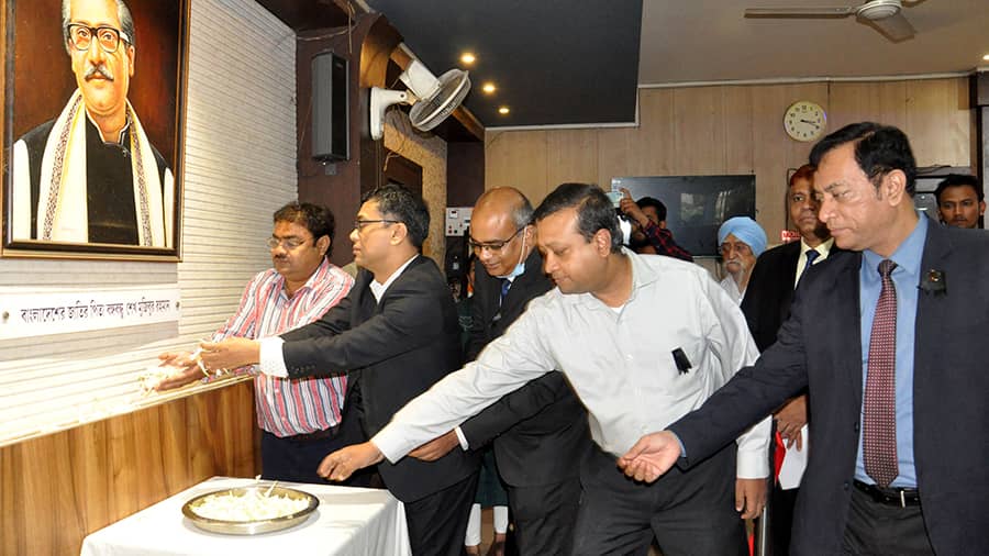 Bangladesh’s deputy high commissioner in Kolkata, Andalib Ilyas (in white shirt), and others pay homage to the first Prime Minister of Bangladesh, Sheikh Mujibur Rahman, at a seminar on bilateral trade between India and Bangladesh at Press Club, Kolkata, on Wednesday, August 24.