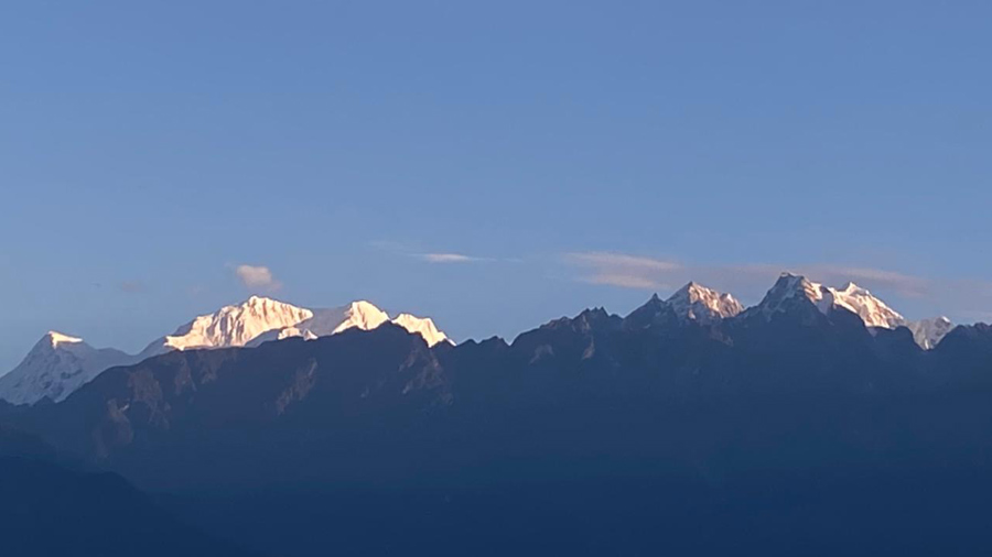 Ravangla, located at 7,000 feet above sea level in south Sikkim, is a popular tourist destination. If you are looking for a calm retreat to enjoy the monsoon in the hills, this is the place for you. A regal view of Mt Kanchenjunga (a rare sighting during monsoon, but worth taking the chance), lush natural beauty, an ever-changing sky and dreamy clouds and birdsong — Ravangla will sweep you off your feet