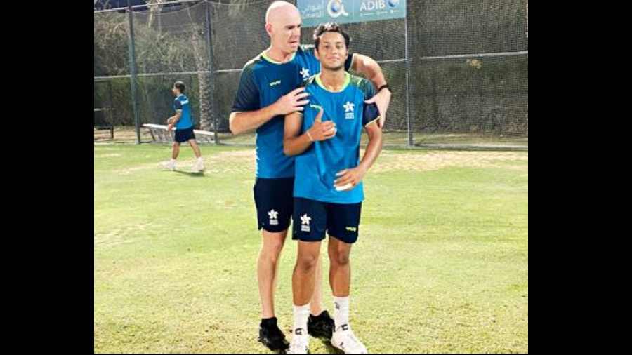 Hong Kong head coach Trent Johnston with pacer Ayush Shukla during a training session in Dubai