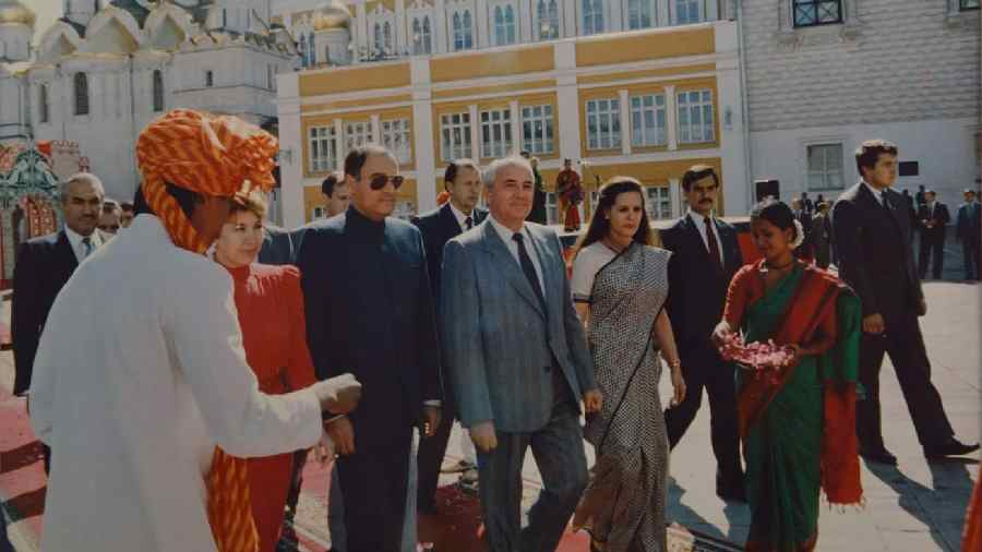 Then India's Prime minister Rajiv Gandhi with Gorbachev, Raisa Gorbachev and Sonia Gandhi at the inauguration of the Festival of India in Moscow, USSR on July 1987