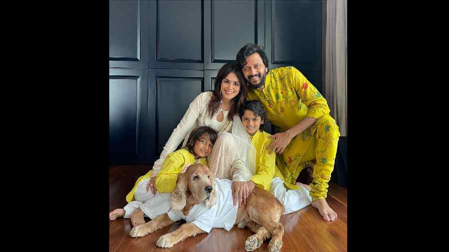 Ritesh Deshmukh and Genelia D'Souza celebrates the occasion with family