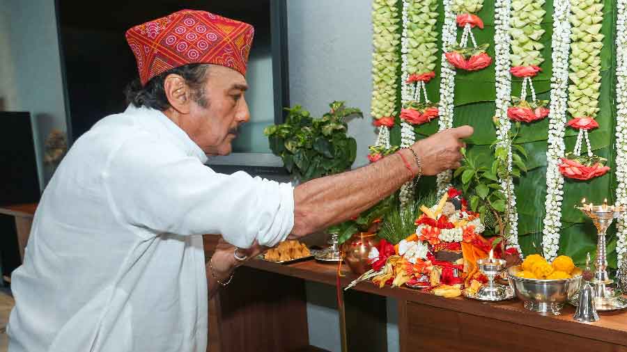 Aactor Jackie Shroff performs Ganesh puja at his residence on the occasion of Ganesh Chaturthi at Bandra in Mumbai