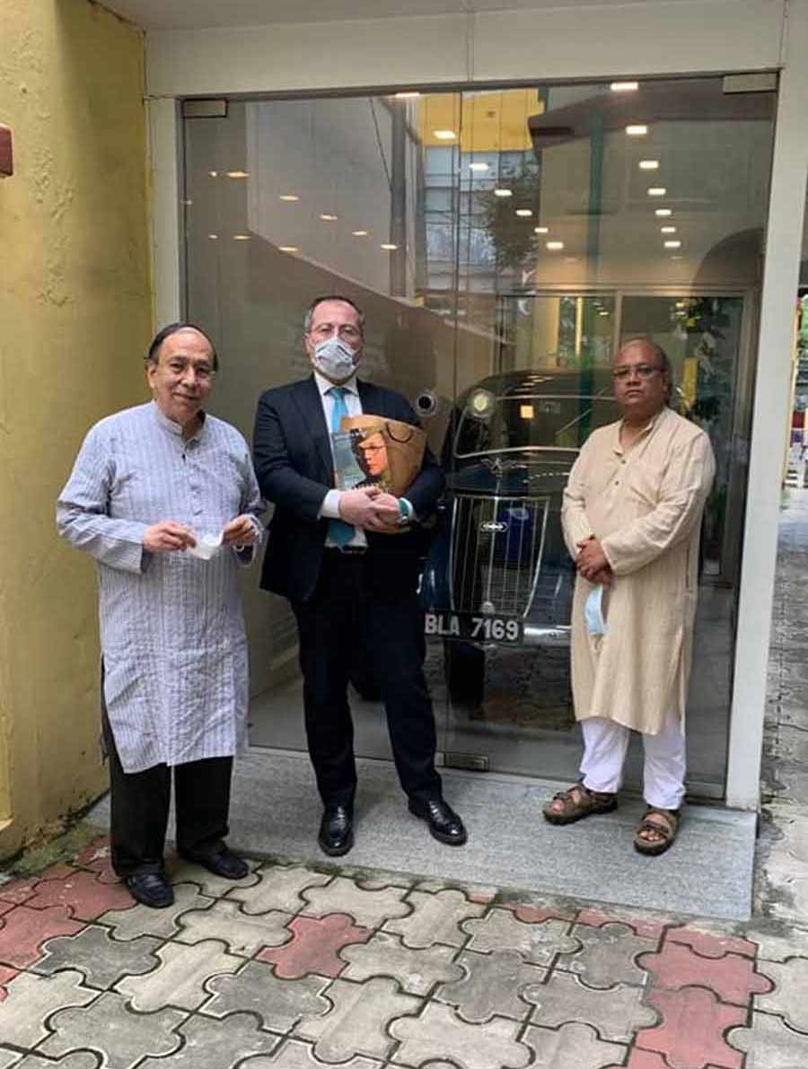 (L-R) Professor Sugata Bose, Italian consul general Gianluca Rubagotti and prof Sumantra Bose at Netaji Bhawan in Bhowanipore on Wednesday.
