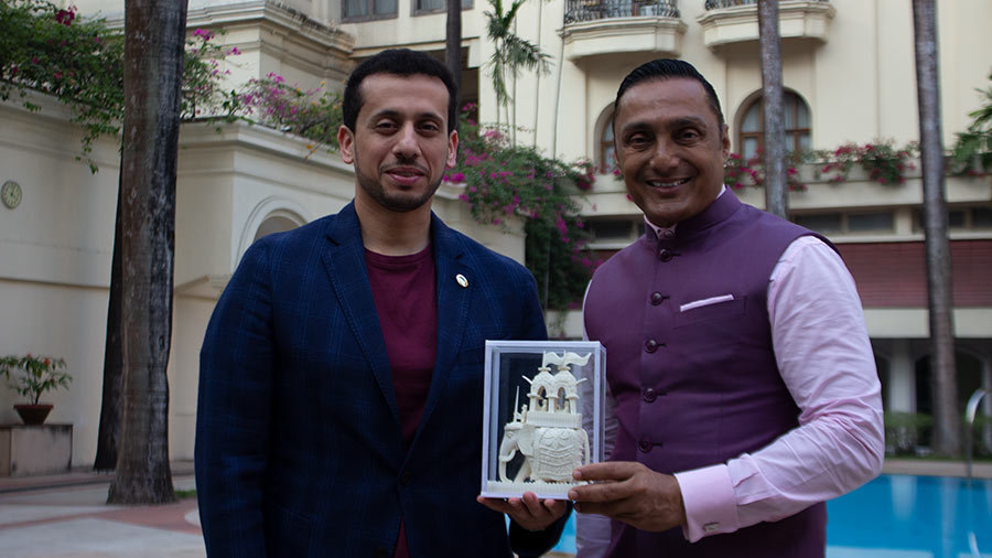 Rahul Bose (right) presents Qais Al Dhalai with an item of indigenous handicraft from West Bengal at The Oberoi Grand in Kolkata