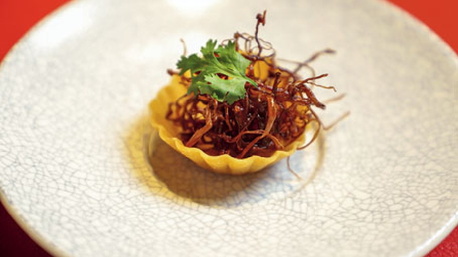 Hed Dad Deaw: “In Thailand, we have a lot of sundried pork and beef but for this one we have a sundried mushroom that feels like mock meat and it’s served in a pastry shell,” explained the chef while the appetiser was served.