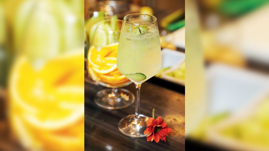 Shin-Ryoku: This refreshing cocktail is an ode to the summers in Japan. It is light and has the freshness of cucumber too.