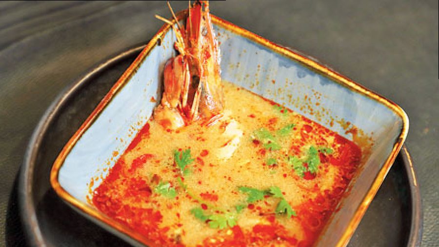 Tom Yum Goong: A super spicy brothy soup, this one had white prawns, spices, coriander, star mushrooms and hint of lemongrass that made it one addictive dish on the menu.