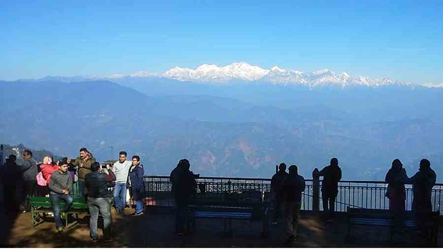 g20: Watch: G20 delegates enjoy scenic beauty of Kashmir, visit historic Polo  View Market in Srinagar - The Economic Times Video