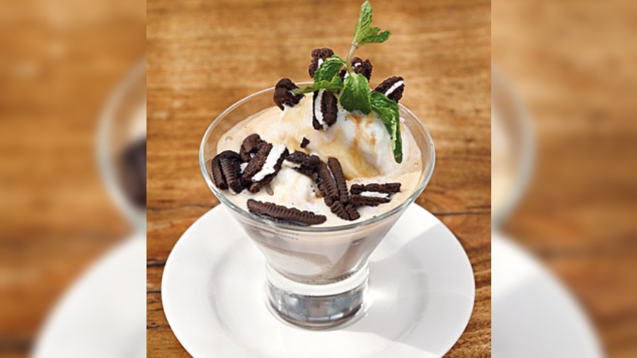 Oreo Affogato: A unique blend of occasional sweetness and the rich bitterness that comes with well-made coffee, this drink is a must-try. The Oreo chunks and vanilla ice-cream offer a refreshing taste to the espresso which cuts through the sweetness. Rs 295