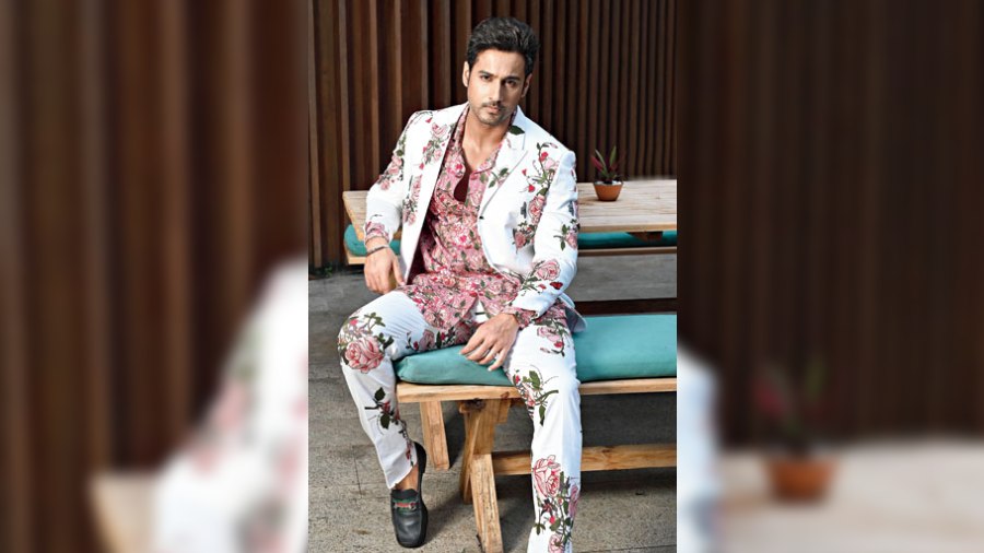 Yash is floral-cool in his rose-print shirt, jacket and trousers. The florals add a fresh zing to the look, great for brunch.