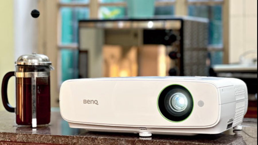BenQ EH620 projector is a hybrid meeting solution with Windows 11 IoT Enterprise OS built-in. 
