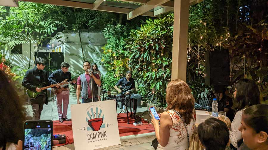 After the bazaar ended at 5pm, it was time for the after-party. Chaitown Creatives, a Kolkata-based platform for young artistes, provided the background score while beers did the rounds 