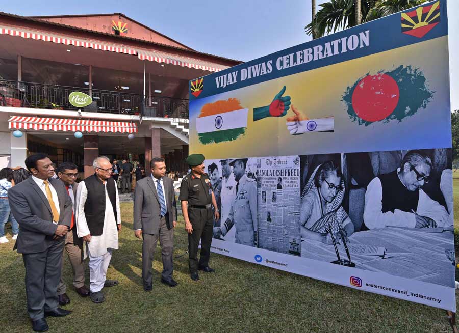 Dignitaries at the curtain raiser ceremony of Vijay Diwas celebrations on Tuesday 