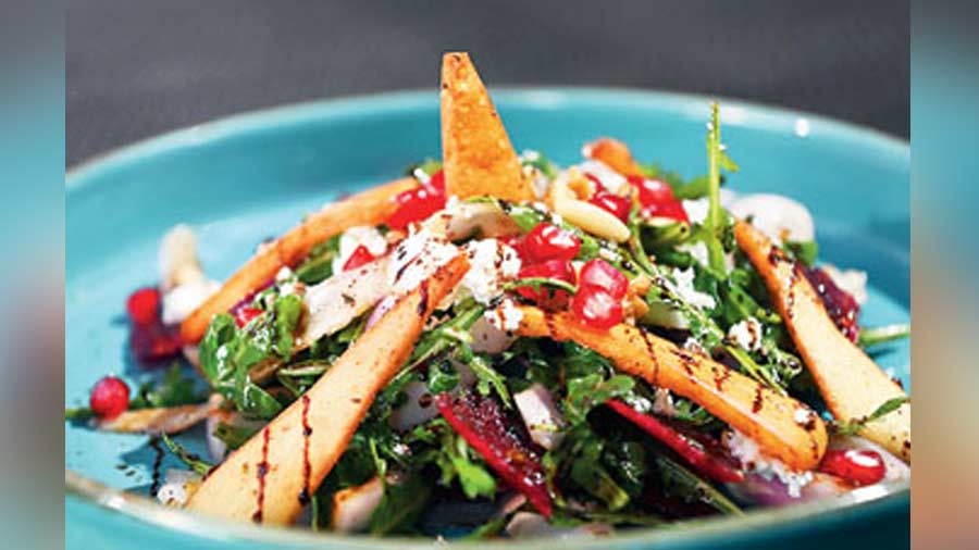 Fattoush Salad: This salad contains lettuce, cucumber, rocket leaves, pomegranate and onion. Quite the healthy option!