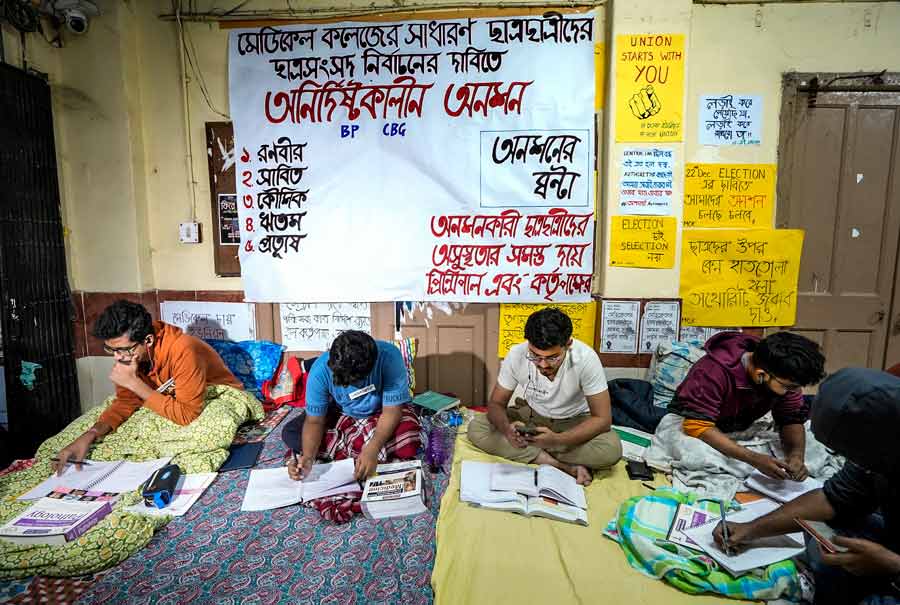 Students of the Calcutta Medical College and Hospital during a hunger strike demanding students’ council elections  