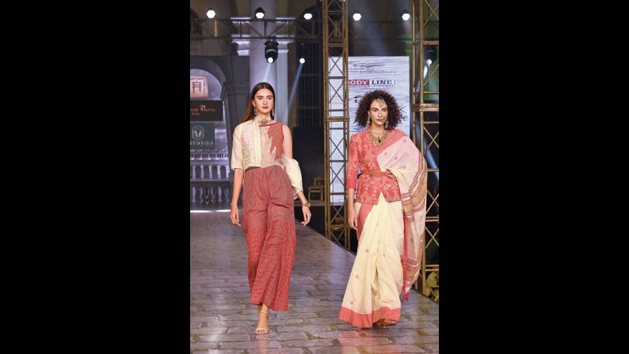 A signature Abhishek Dutta fusion style, Riya Bhattacherjee teamed up a linen shibori jacket in red with a custom-dyed Jamdani sari in the traditional white-and-red combination. A custom logo leather belt sealed the deal.