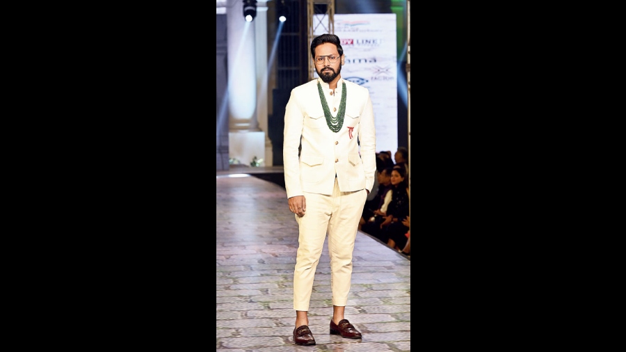 Archery champ Rahul Banerjee walked the ramp in a khadi bandhgala detailed with French knot embroidery and paired with a pair of cropped slim pants.