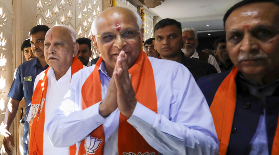 chief minister - Bhupendra Patel meets Gujarat governor Acharya Devvrat,  stakes claim to form government - Telegraph India