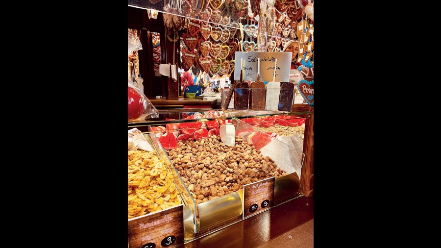 Candied almonds are a traditional Christmas treat