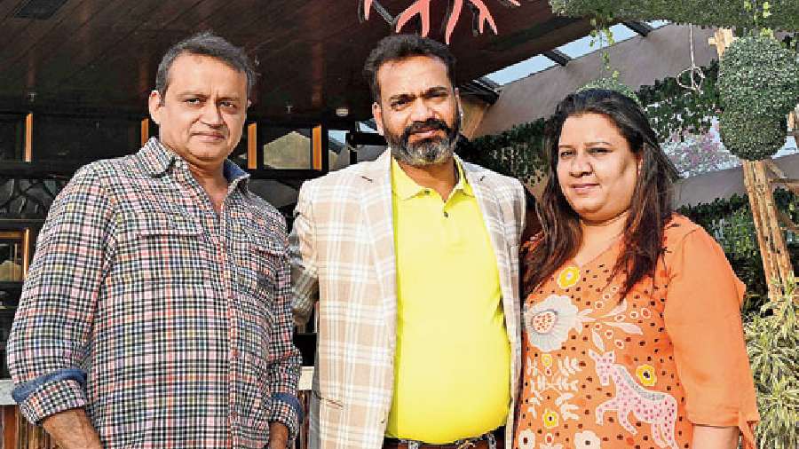 (L-R) Karnesh Sethia, Ramesh Agarwal and Jyoti Agarwal