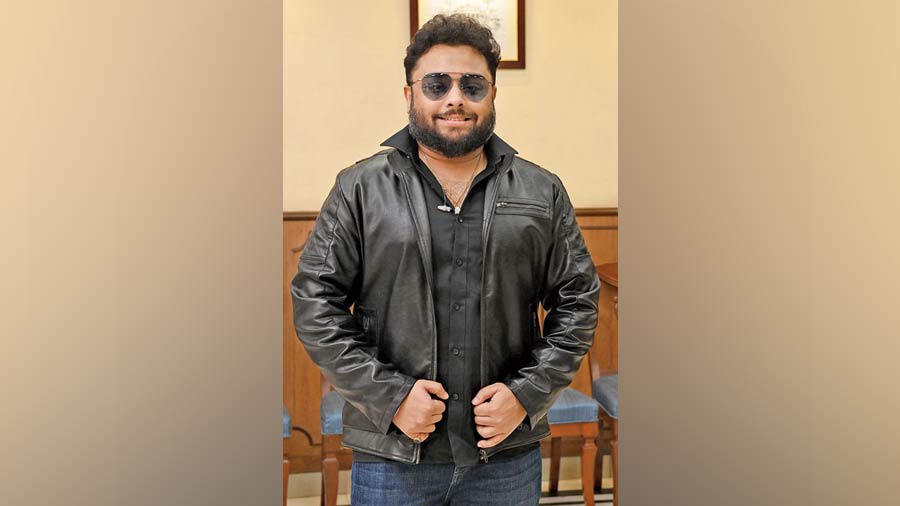 Being an audiophile, I relished the Jiverz, as it’s one of the few bands that puts stress on production quality rather than showcasing individual talent. Undoubtedly one of the best-rehearsed cover bands to be heard in recent times — Kunal Kundu, music director