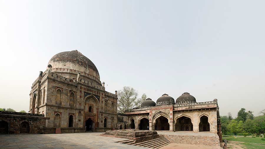 Bada Gumbad and the mosque beside it