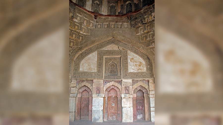 Carvings inside the mosque beside Bada Gumbad