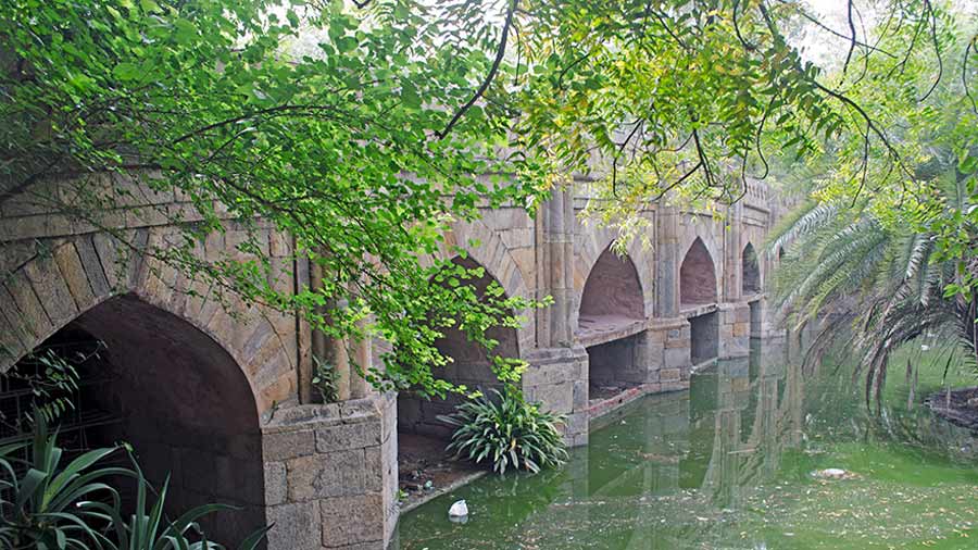 The curved Athpula bridge