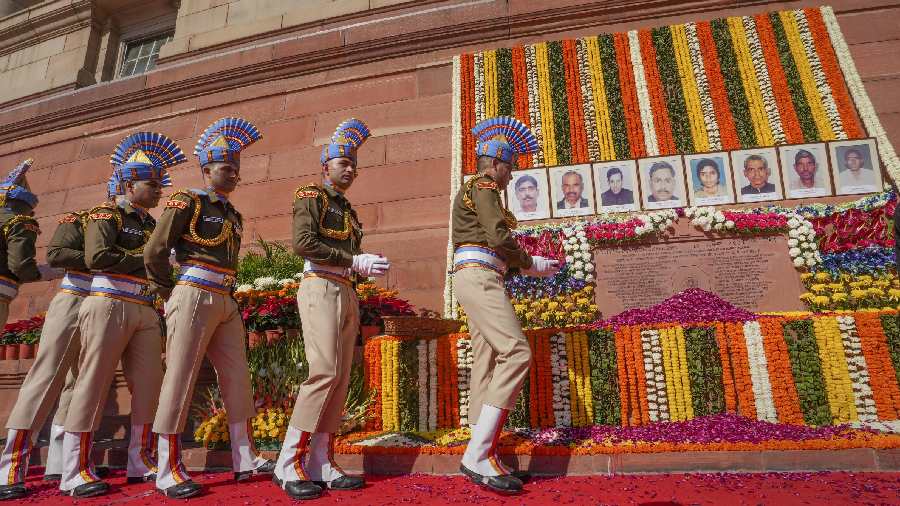 CRPF personnel pay homage to martyrs who lost their lives in the 2001 Parliament attack. 