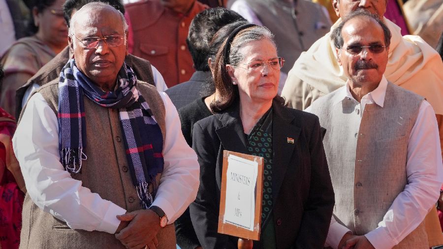 Congress MPs Mallikarjun Kharge, Sonia Gandhi, Adhir Ranjan Chowdhury and others during the ceremony. 