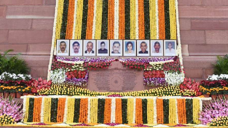 2001-parliament-attack-leaders-pay-tribute-to-2001-parliament-attack