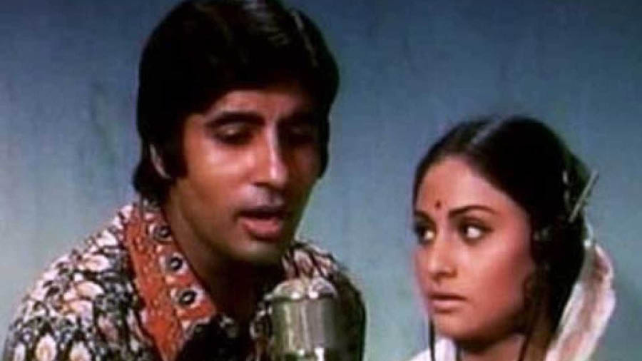  Amitabh and Jaya Bachchan in Abhimaan (1973), the inaugural film of this edition of KIFF