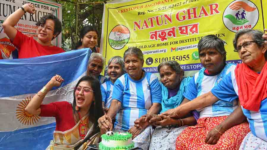 Elderly residents of the old-age home cut a cake to celebrate the team's win