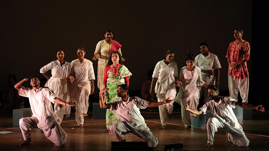 The event has brought together artists from different parts of Bengal, with some hailing from the Sunderbans, Kakdwip, Siliguri, and a few from around Kolkata