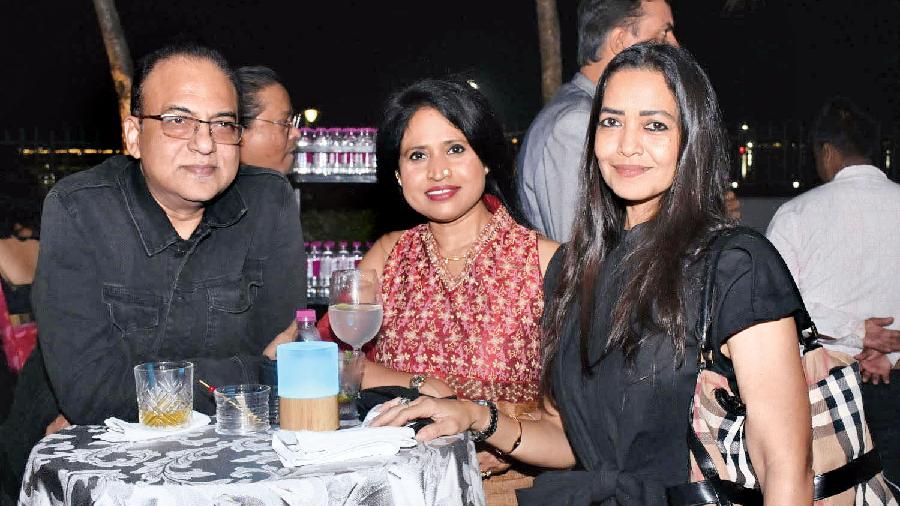 (L-R) Arindam Sil with Shukla and Esha Dutta