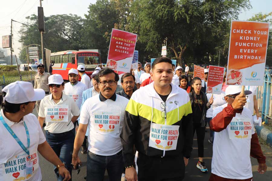 A walkathon from Nephrocare India to Hotel Tulip, Salt Lake, organised by Nephrocare India to mark the organisation’s first anniversary in progress. The event, which witnessed the participation of 200 participants and celebrities, aimed to highlight how the habit of regular brisk walking can be pivotal when it comes to kidney health