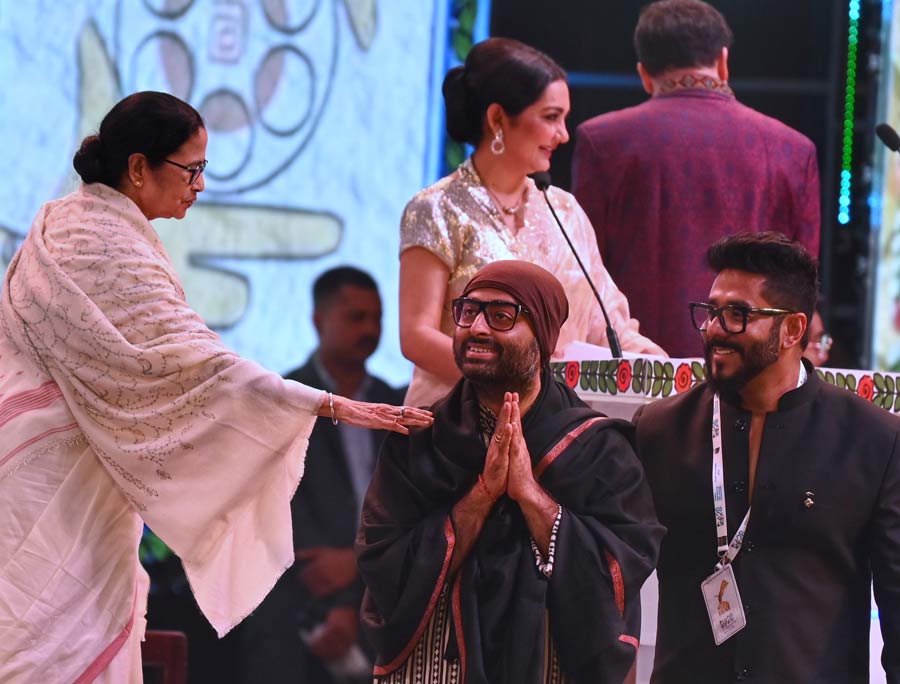 Singer Arijit Singh and director-turned-politician Raj Chakroborty engage in a conversation with chief minister Mamata Banerjee. Actor June Malia (in the background) was the host of the event. The closing ceremony will be held at Rabindra Sadan on December 22