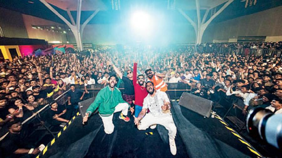 Parimal Shais ft. Dabzee, MC Couper, Hanumankind and Killa K capture a moment with the pumped crowd