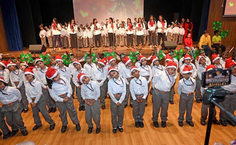 Around 200 tiny tots and senior students of the Indus Valley World School spread Christmas cheers by taking part in a programme titled Winter Wonderland on December 16 at the school premises 