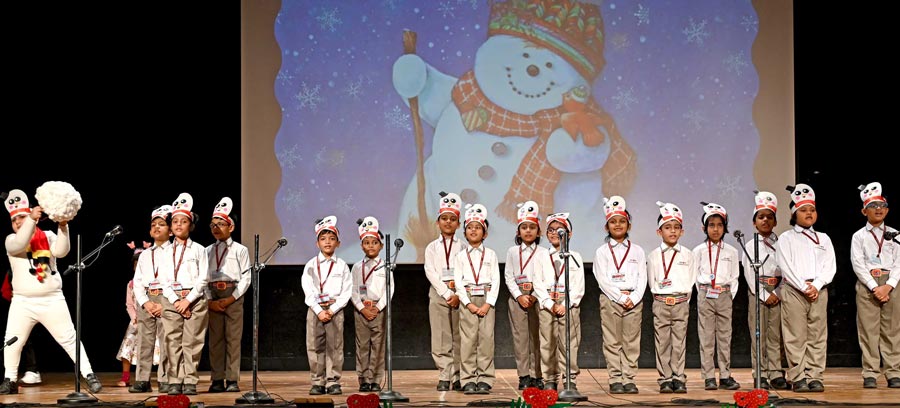 Frosty the Snowman made a special appearance during the song and helped spread the joy of Christmas 