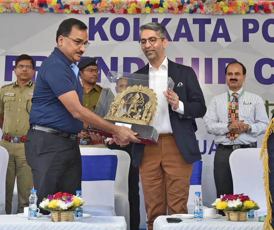 Kolkata Police commissioner, Vineet Kumar Goyal, gifts a souvenir to Olympic gold medallist, Abhinav Bindra, during the closing ceremony of the Kolkata Police Friendship Cup on Friday. Bindra was the chief guest. Kolkata Police Friendship Cup is a football tournament organised by Kolkata Police every year for the local clubs of Kolkata.