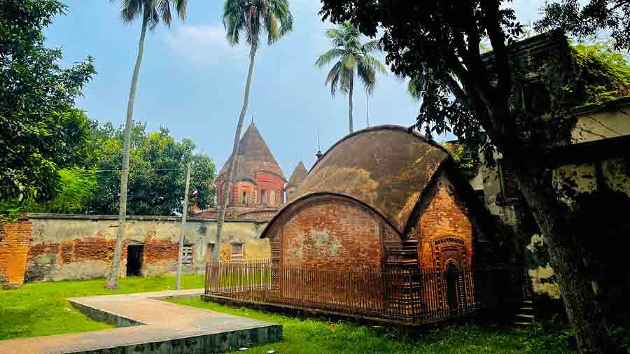 This temple was designed for Rani Bhabani’s private worship