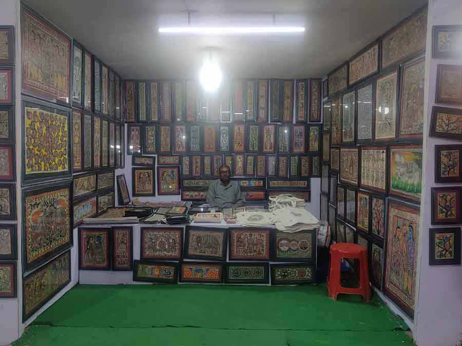 Every corner of this stall selling Madhubani paintings felt like an Instagrammer’s dream. Mahoday Jha has brought over 1,000 paintings from Bihar to set up the stall. “All these paintings have been made by me and my family. We put in a lot of effort before coming to Kolkata because people here are receptive to art, and we know that they will appreciate the thought behind every creation,” he said 