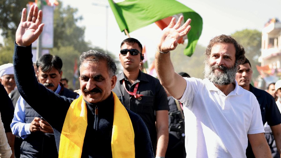 Rahul with Himachal Pradesh CM Sukhvinder Singh on the 100th day of the party's foot march. 