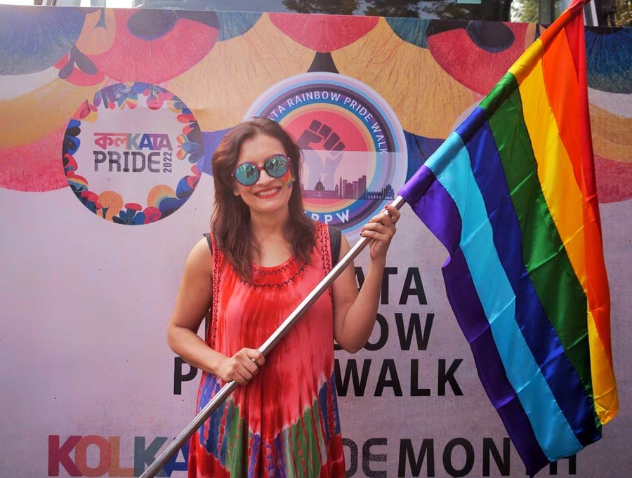 Actress Ushasie Chakraborty was there to show her support for the community. Last year, her novel on a lesbian couple was published and during that time she came in contact with several LGBTQI community members. “I just hope that our beloved city becomes safe for everyone. That we accept and love everybody, whatever their gender and sexual identity,” she said