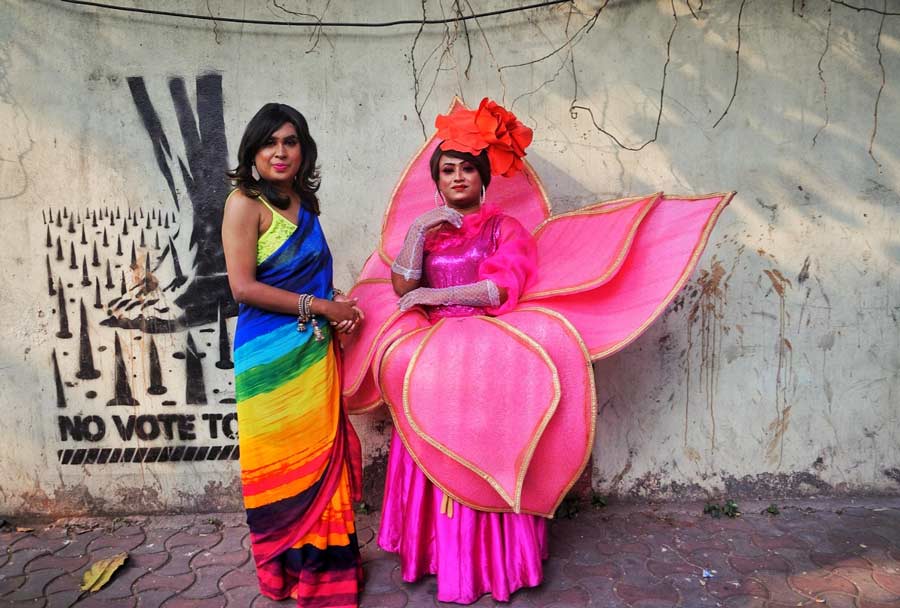 YouTube star Sandy Saha (L) was seen chatting with Komaljit Das (R). They walked in front of the rally, showing off their beautiful dresses