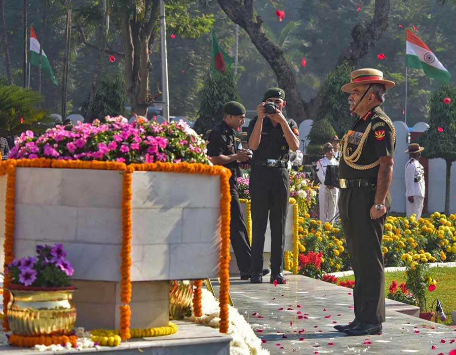 Lt. Gen. RP Kalita, GOC-in-C, Eastern Command, pays tribute at the Vijay Smarak during Vijay Diwas 2022 celebrations at Fort William, Kolkata, on Friday December 16
