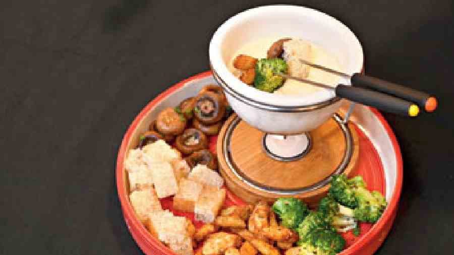 Winters and fondues go hand in hand. Whether you like cheese or want fondue for dessert, there are options for both at Piccadilly  square. The rich Swiss cheese fondue comes with veggies like mush- rooms, broccoli and more, while the thick chocolate fondue has sides  of waffles, brownies and even popcorn. (Rs 670)